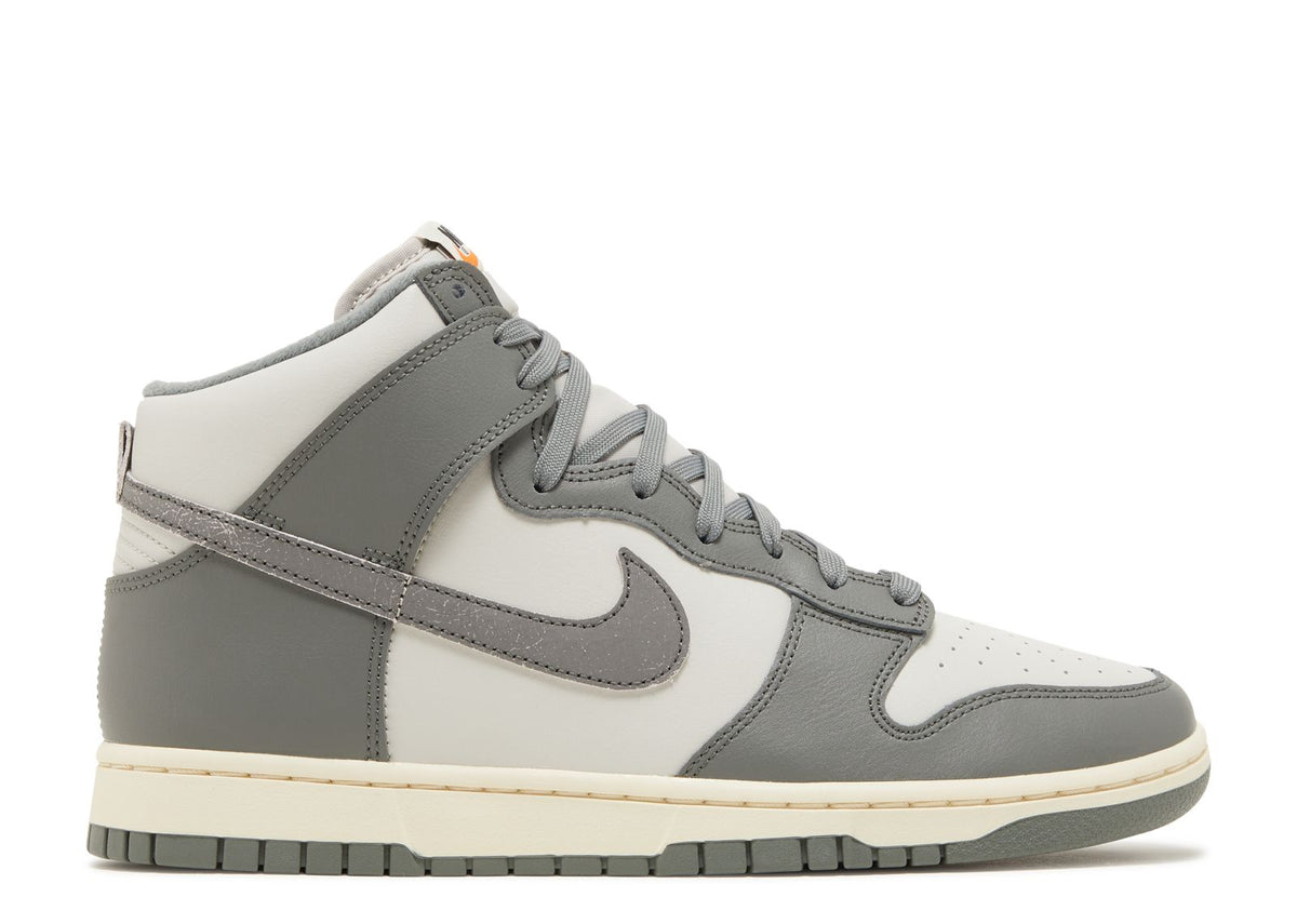 Dunk High SE 'Light Bone'