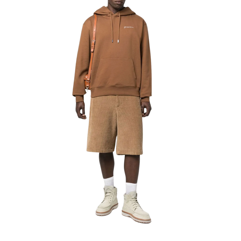 
                      
                        Jacquemus Le Sweatshirt Brode Embroidered Logo Regular Fit Hoodie Brown
                      
                    