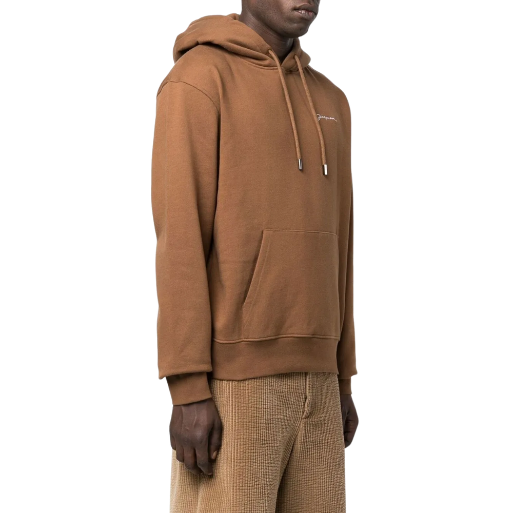 
                      
                        Jacquemus Le Sweatshirt Brode Embroidered Logo Regular Fit Hoodie Brown
                      
                    