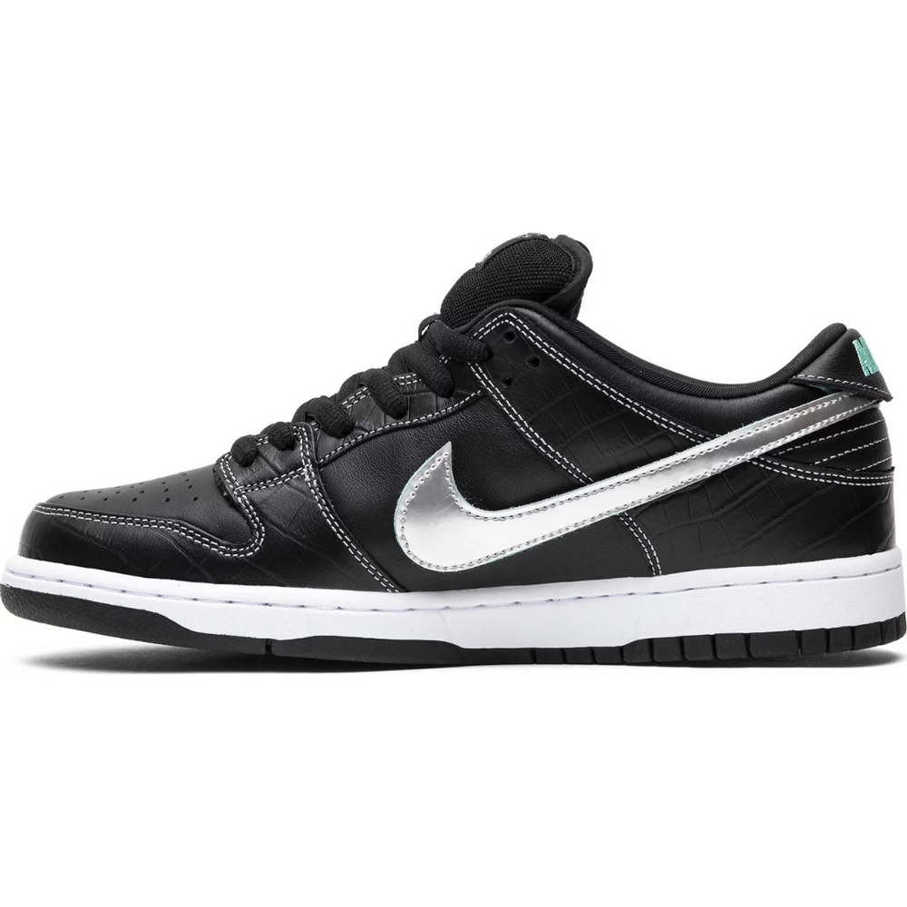 
                      
                        Nike SB Dunk Low Diamond Supply Co. Black Diamond
                      
                    