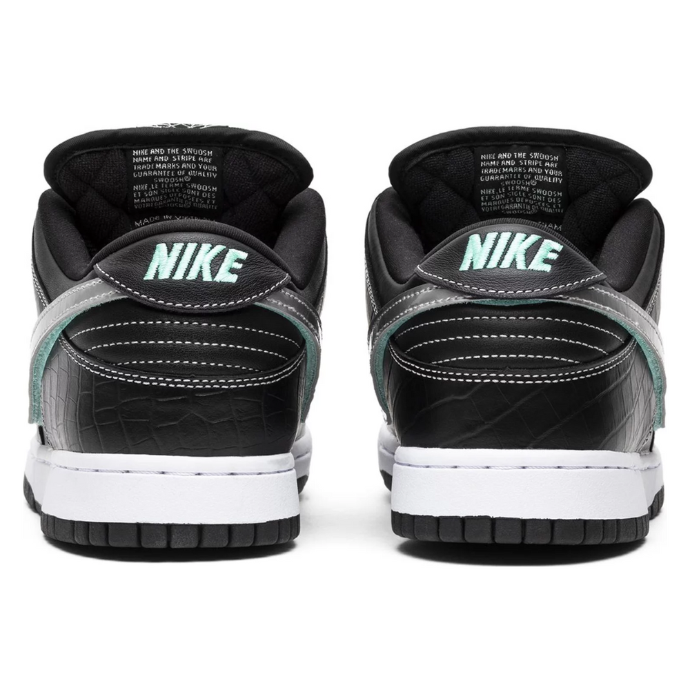 
                      
                        Nike SB Dunk Low Diamond Supply Co. Black Diamond
                      
                    