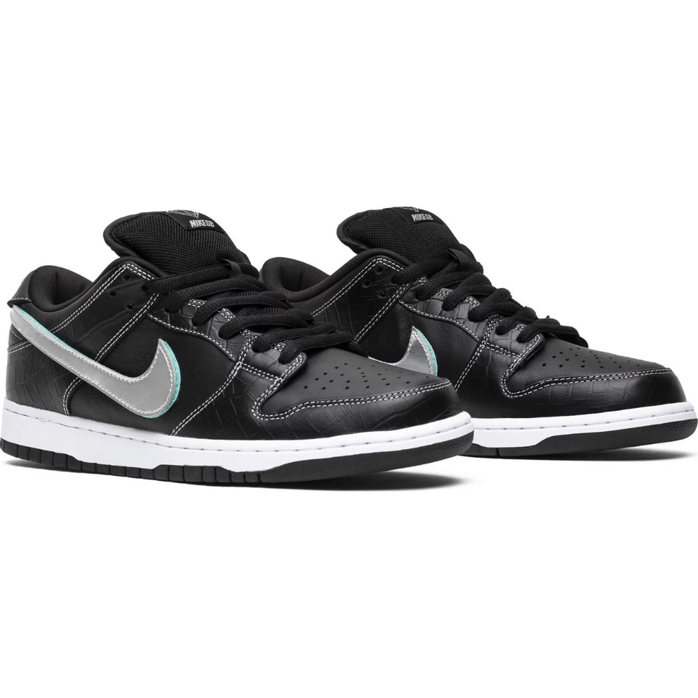 
                      
                        Nike SB Dunk Low Diamond Supply Co. Black Diamond
                      
                    