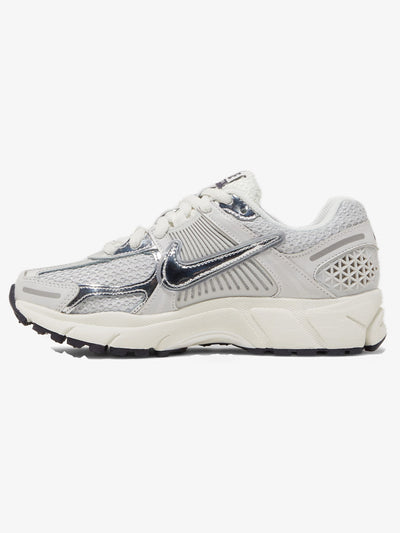 Nike Zoom Vomero 5 'Photon Dust Metallic Silver' (W) – inner side