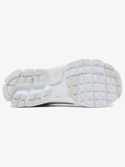 Nike Zoom Vomero 5 'Triple White' (W) – sole