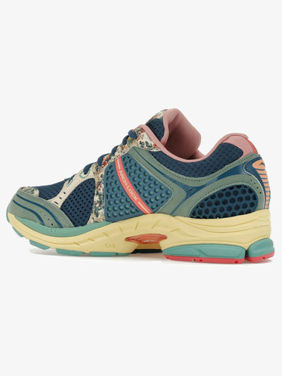 Saucony ProGrid Triumph 4 'Floral Blue Beige' – rear three-quarter